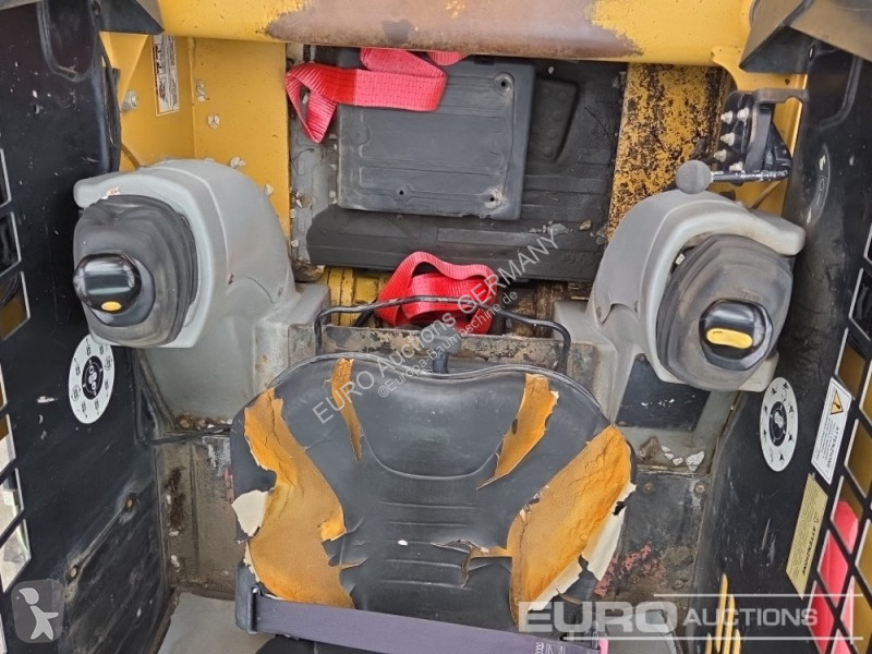 Товарач Caterpillar 216