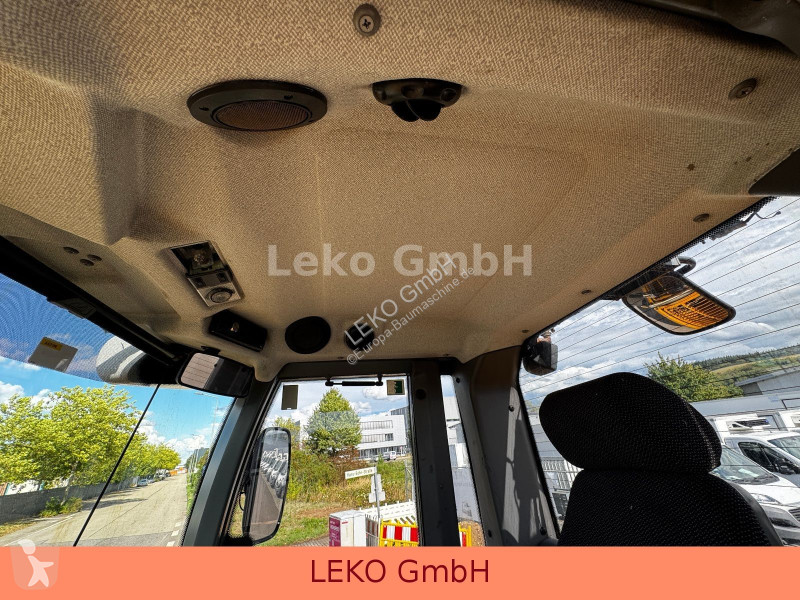 Liebherr Mit 3 Löffeln & 1 Gabel loader