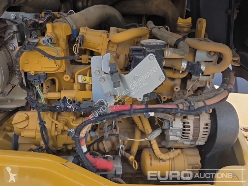 Навантажувач Caterpillar 908M