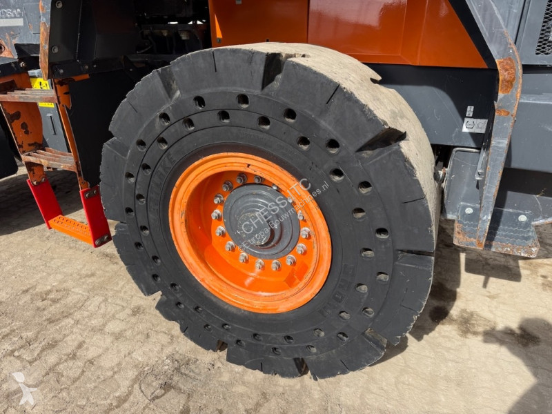 Lastare Doosan DL 280-7 - DL 280 - Solid tyres...