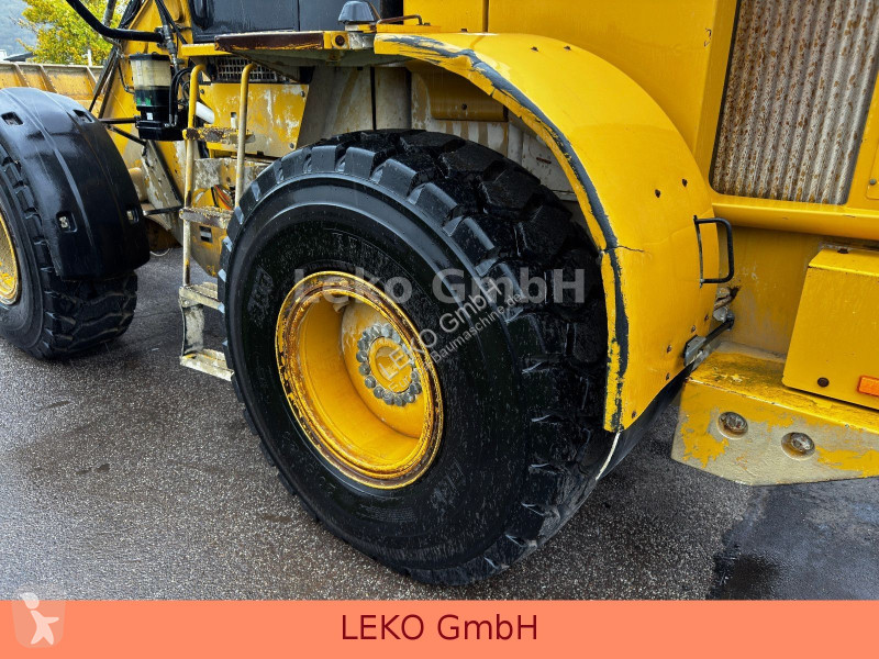 مُحمّلة Caterpillar Mit Ein Löffel