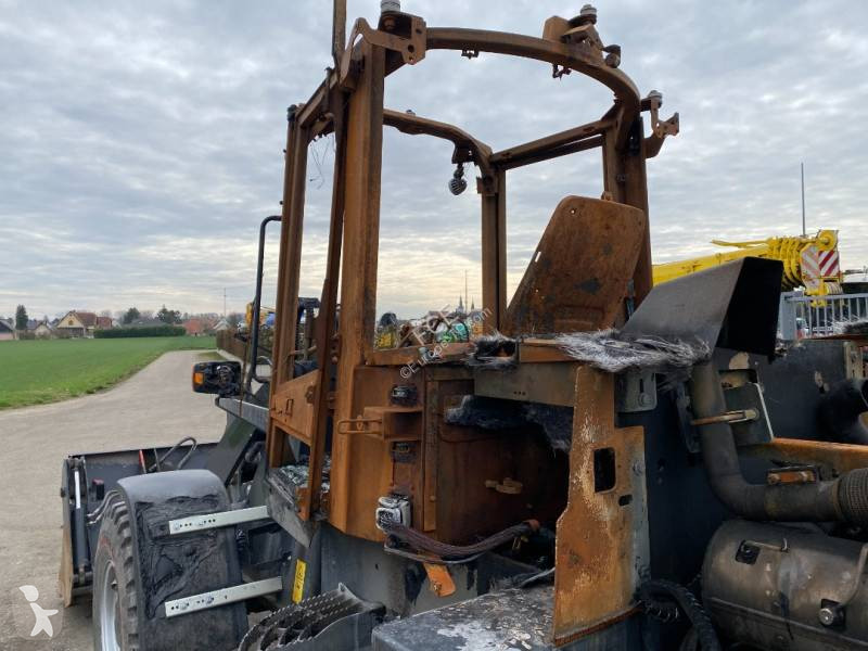 مُحمّلة Yanmar V 100 / Certificat CE endommagée