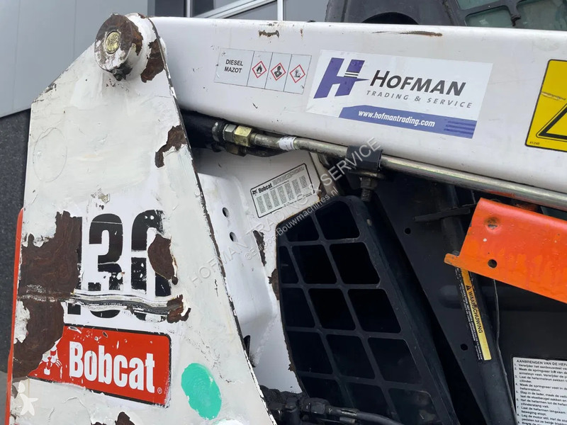 Shovel Bobcat