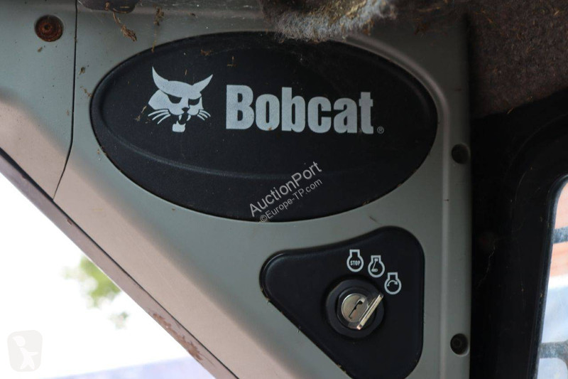 Shovel Bobcat