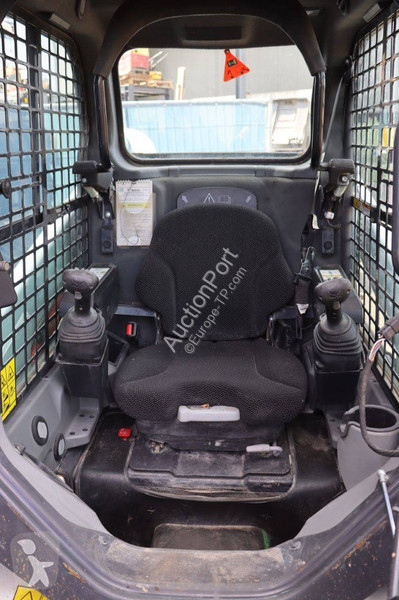 Shovel Bobcat T450