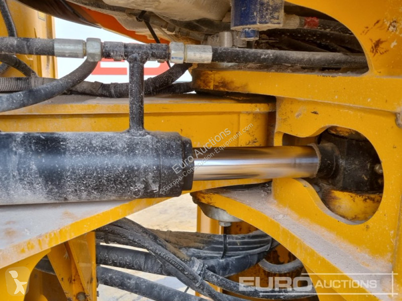 Nakladač JCB 437-55WM