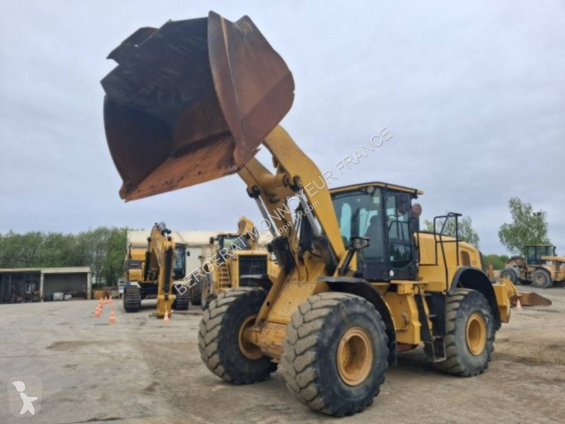 Nakladač Caterpillar 972M XE