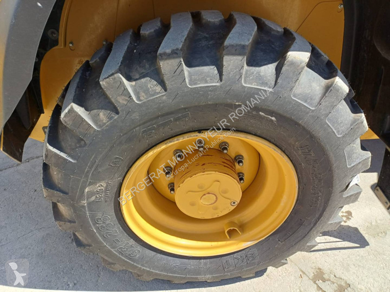 Nakladač Caterpillar 918M