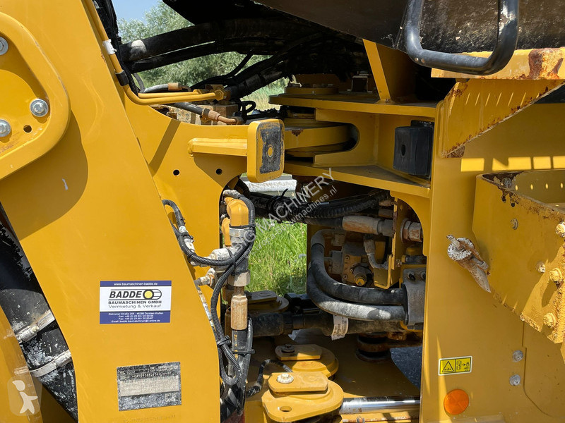 Pala Caterpillar M