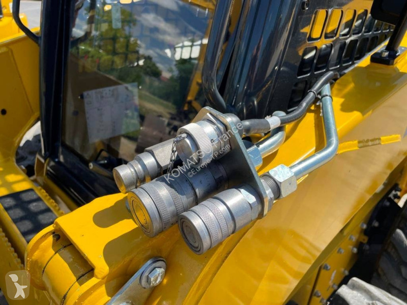 Nakladač Komatsu SK820-8E0