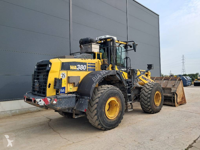مُحمّلة Komatsu 8