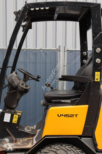 Chargeuse Giant V452T