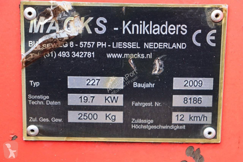 Chargeuse Macks 227