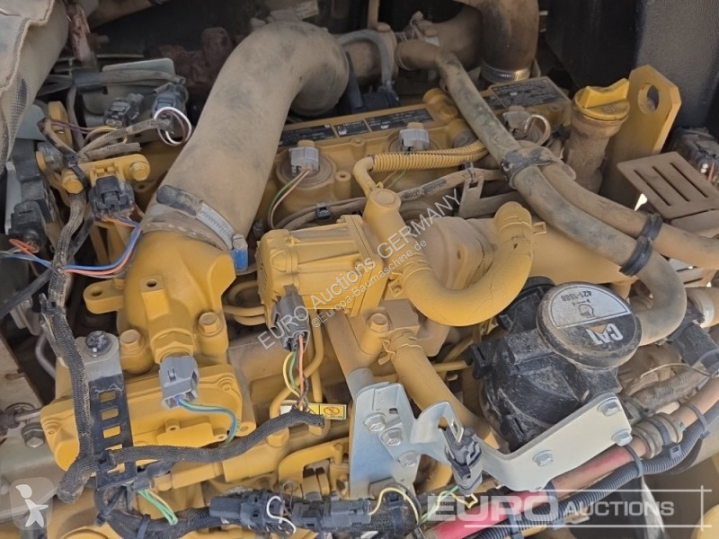 Навантажувач Caterpillar 908M