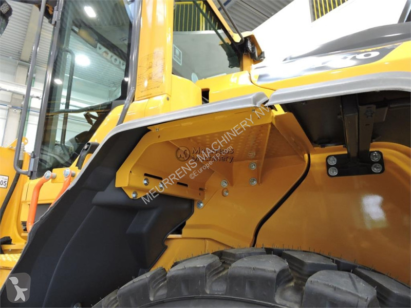 مُحمّلة Volvo New Bucket + Tyres