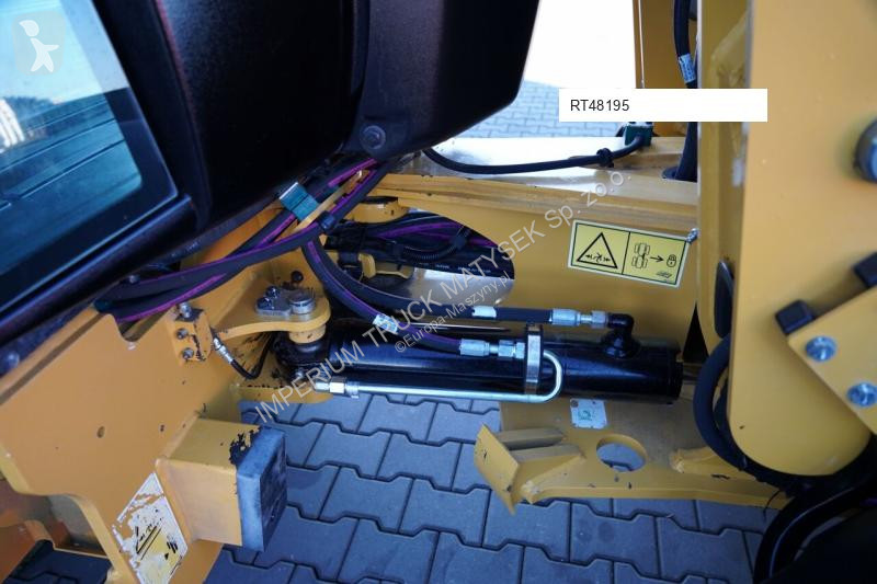 Nakladač Caterpillar 906M