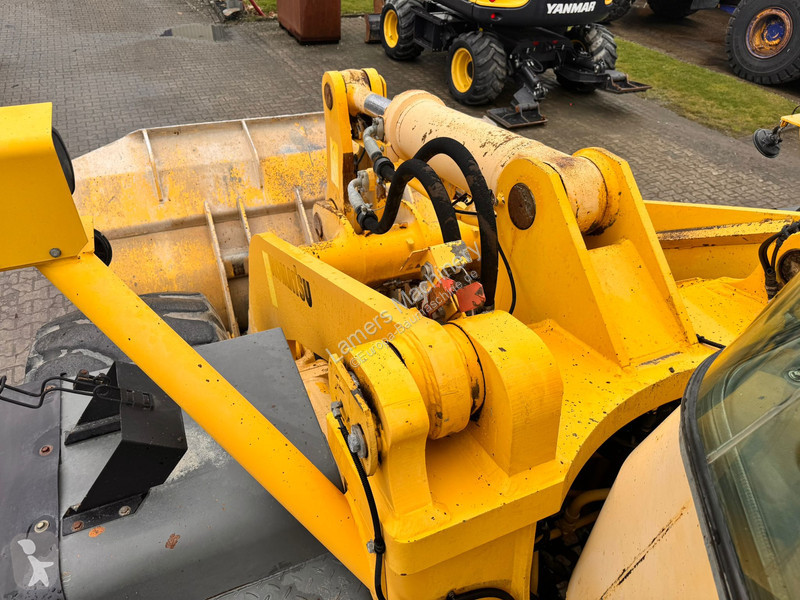 Nakladač Komatsu 3