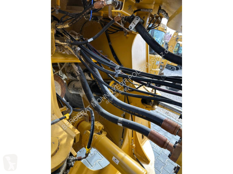 Nakladač Caterpillar 980