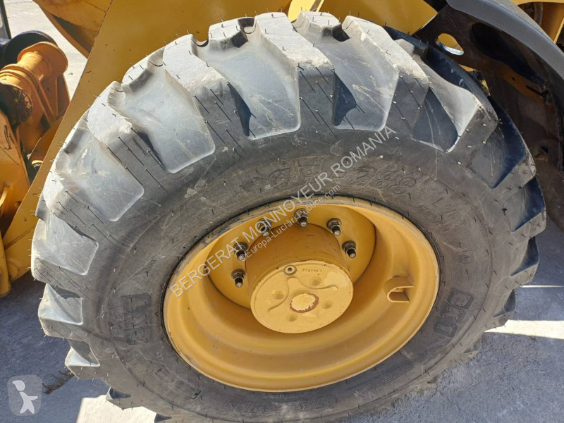 Nakladač Caterpillar 918M
