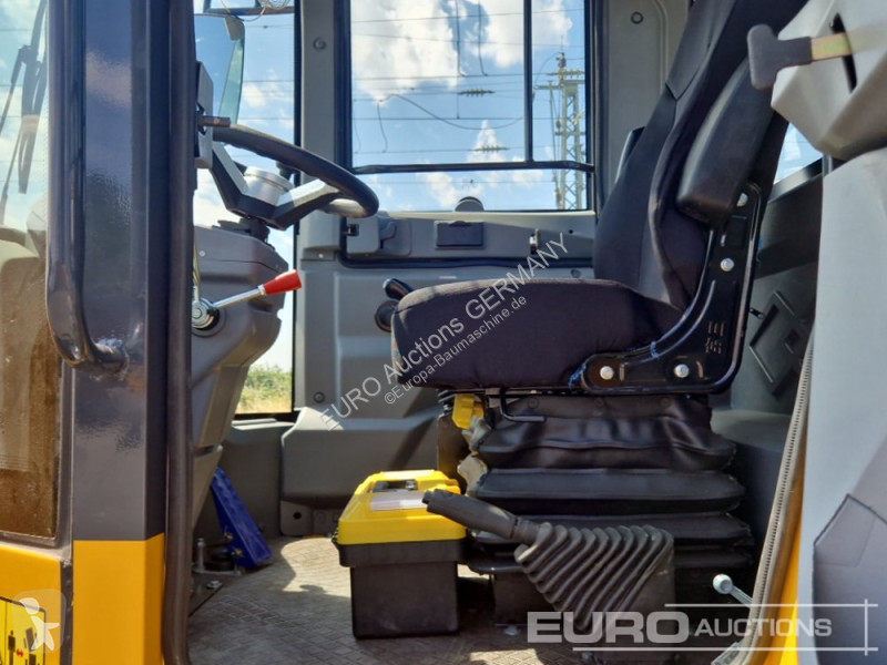 Nakladač  HJ958
