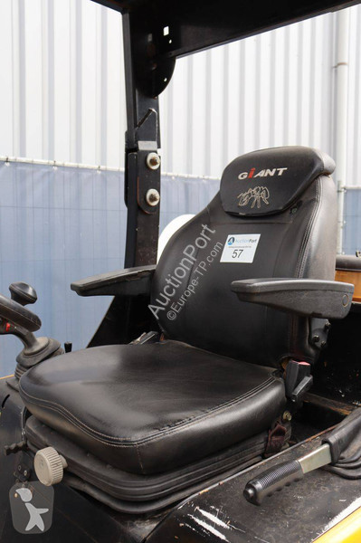 Chargeuse Giant V452T