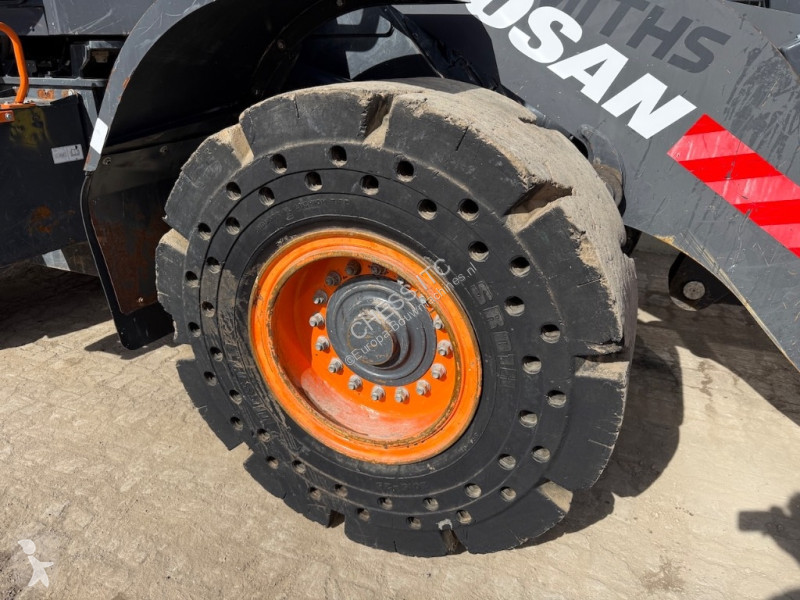 Lastare Doosan DL 280-7 - DL 280 - Solid tyres...