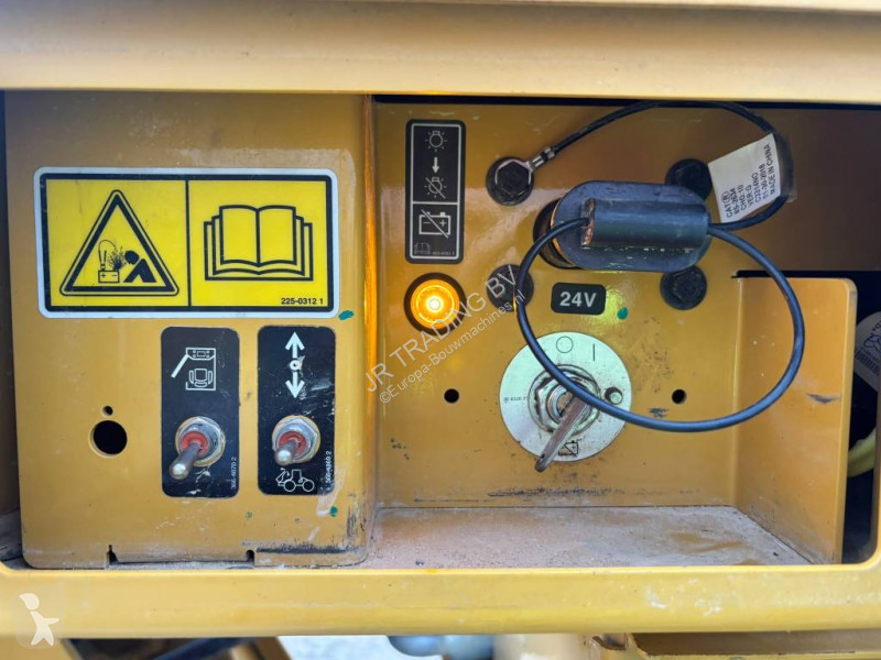 Товарач Caterpillar XE
