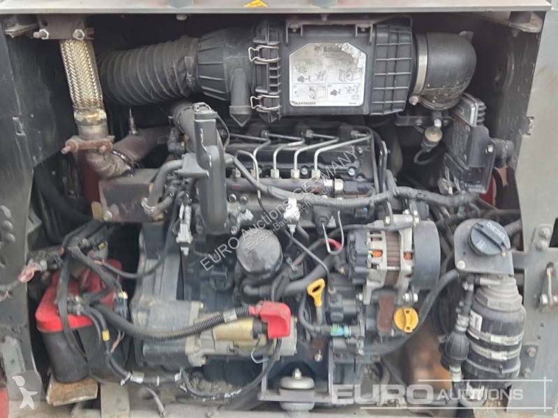 Товарач Bobcat T590