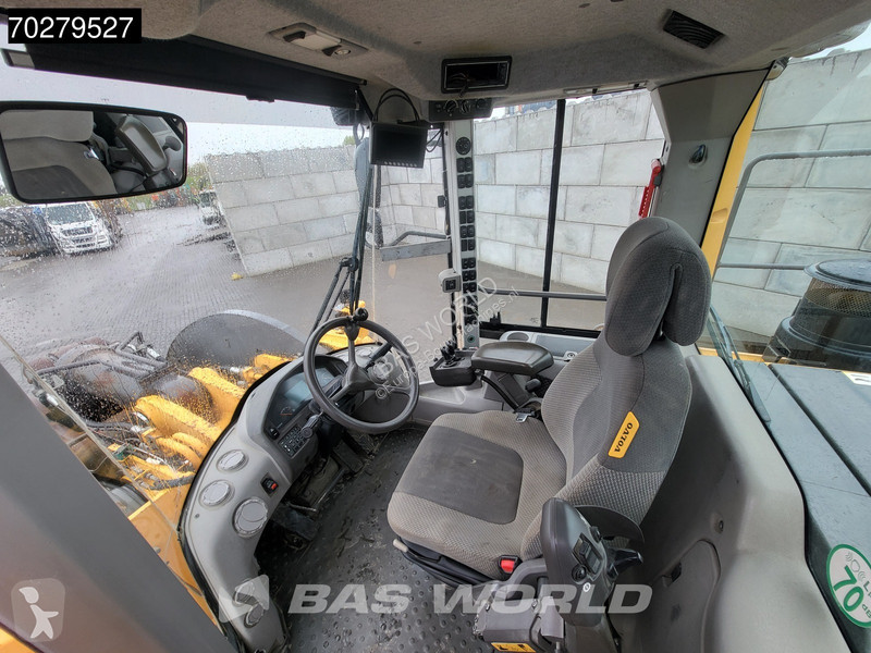 Nakladač Volvo L250 CDC