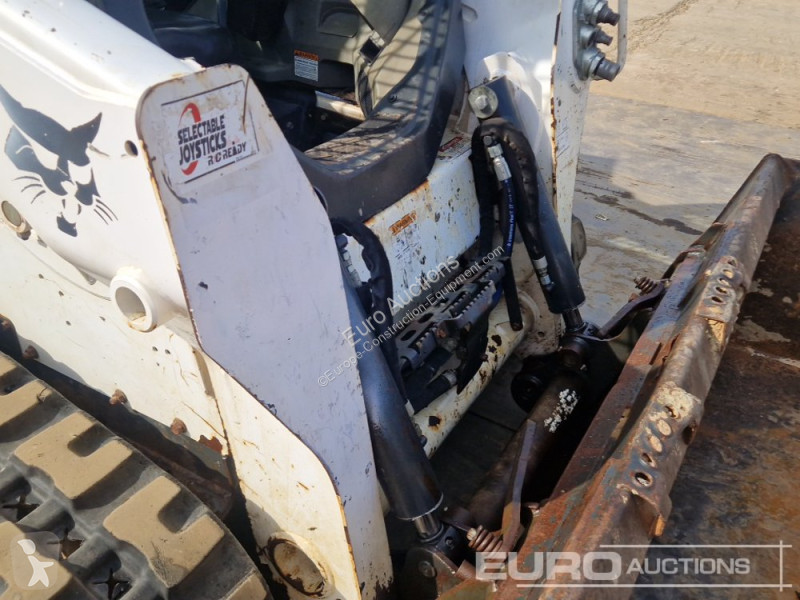Shovel Bobcat T590