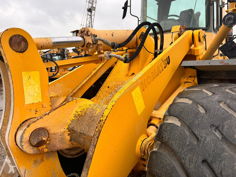 Nakladač Komatsu 3