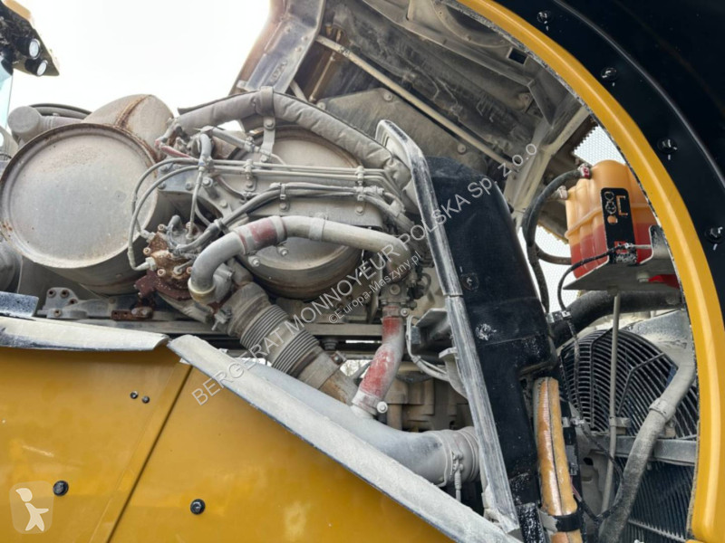 Nakladač Caterpillar 980