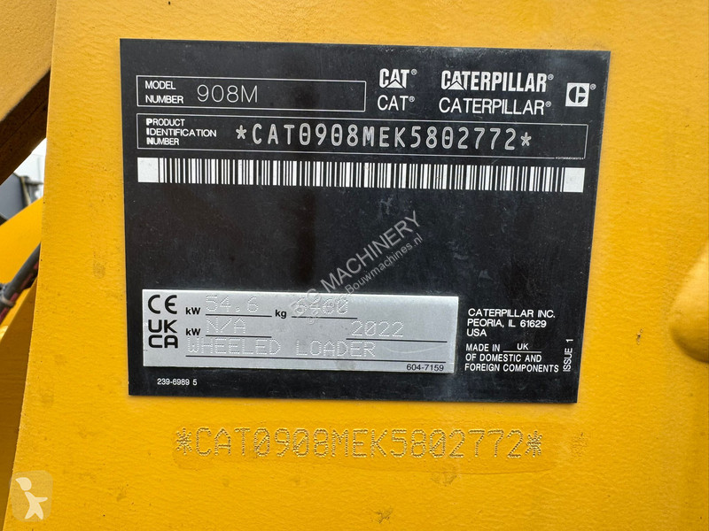 Nakladač Caterpillar M
