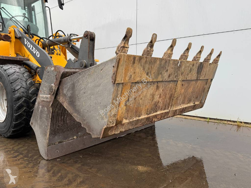 Nakladač Volvo B - Bucket + Forks / Quick Coupler