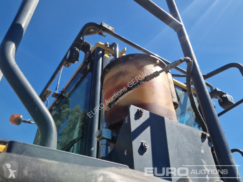 Nakladač Komatsu 8EO