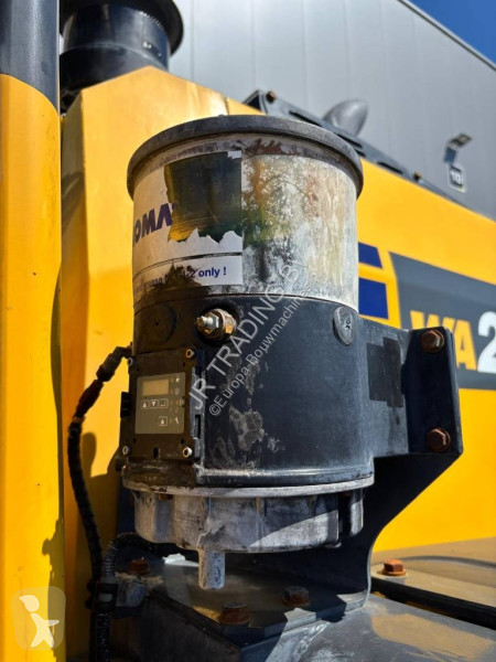 Фронтальный погрузчик Komatsu WA 200-8