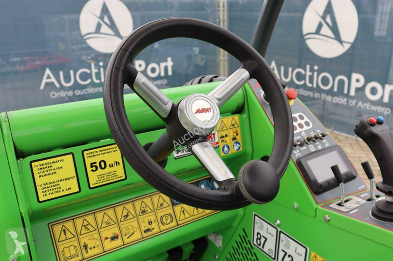 Pala cargadora Avant tecno ME527