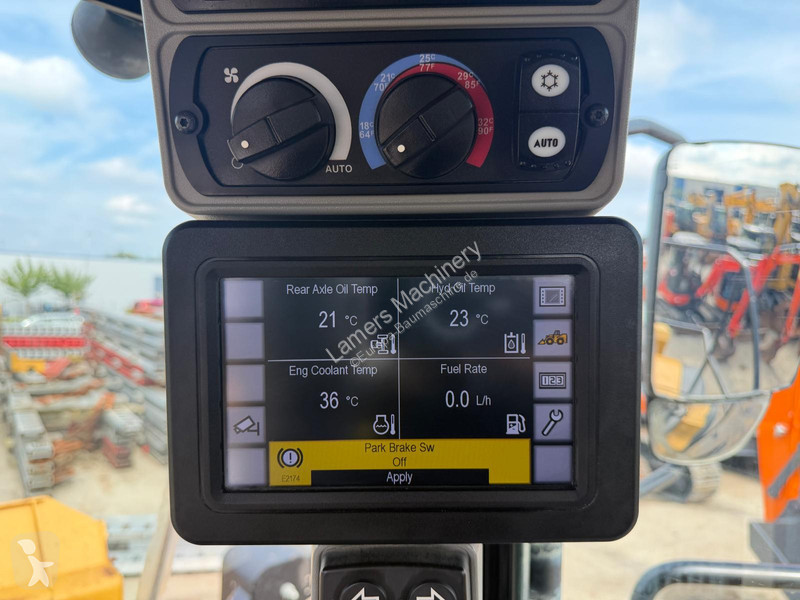 Товарач Caterpillar 982M .