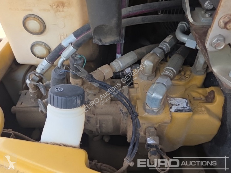 Навантажувач Caterpillar 908M