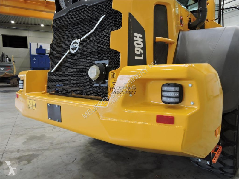 مُحمّلة Volvo New Bucket + Tyres