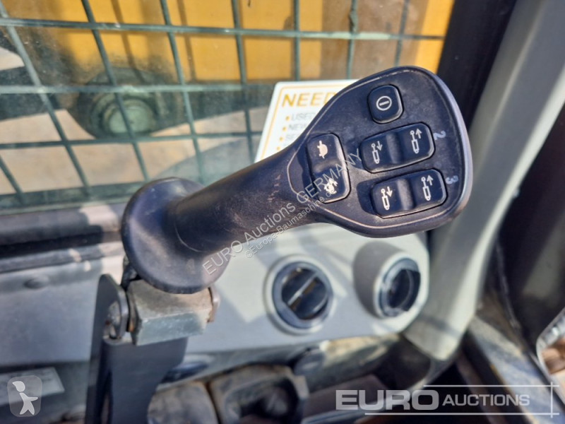 Chargeuse Case SR210B