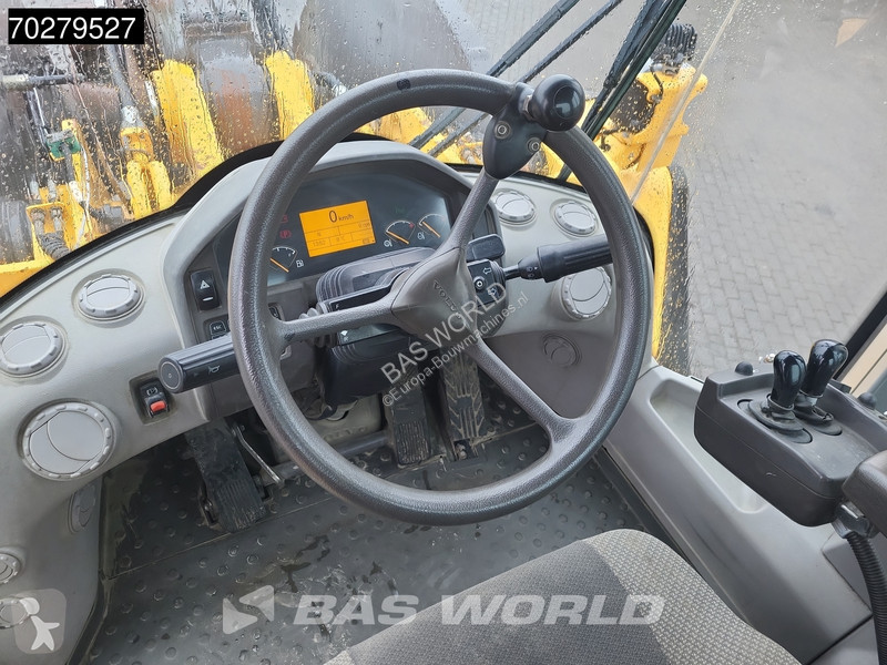 Nakladač Volvo L250 CDC