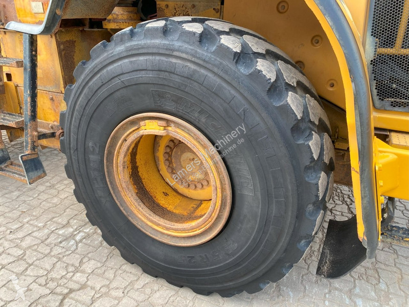 Shovel Caterpillar NVT