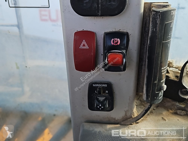 Nakladač JCB 437HT