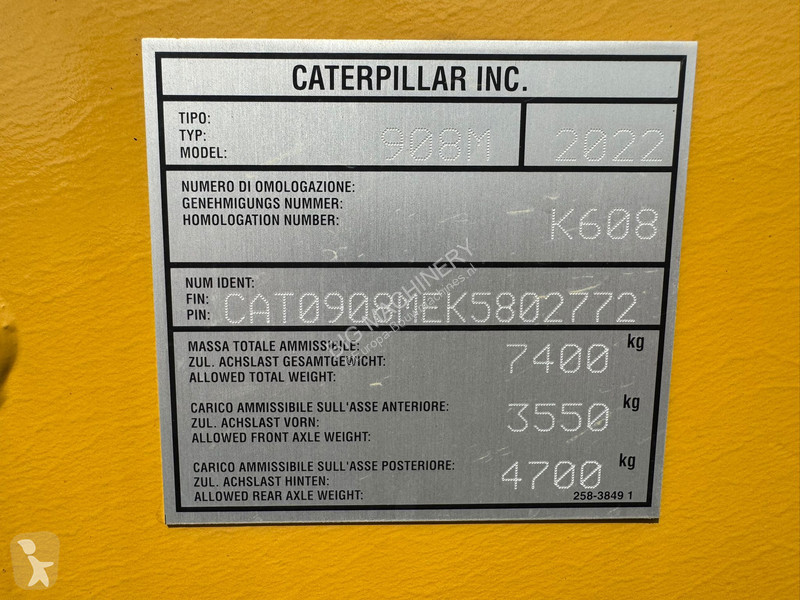 Nakladač Caterpillar M