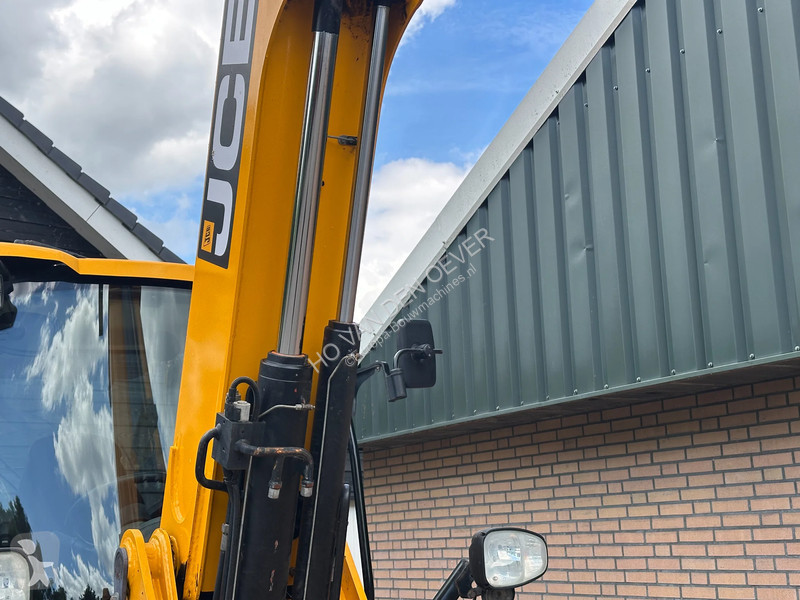 Nakladač JCB SV A