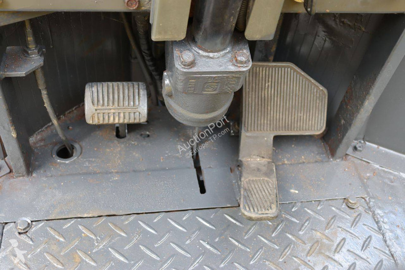 Lastare Komatsu W10-6