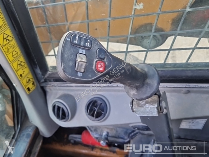 Chargeuse Case SR210B