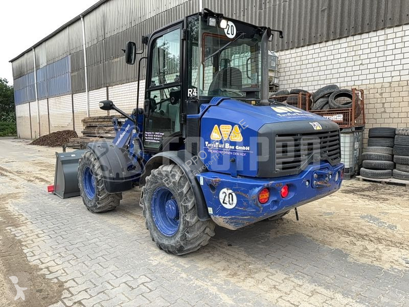 Shovel Caterpillar 908M