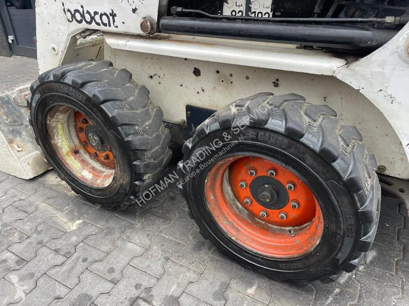 Shovel Bobcat